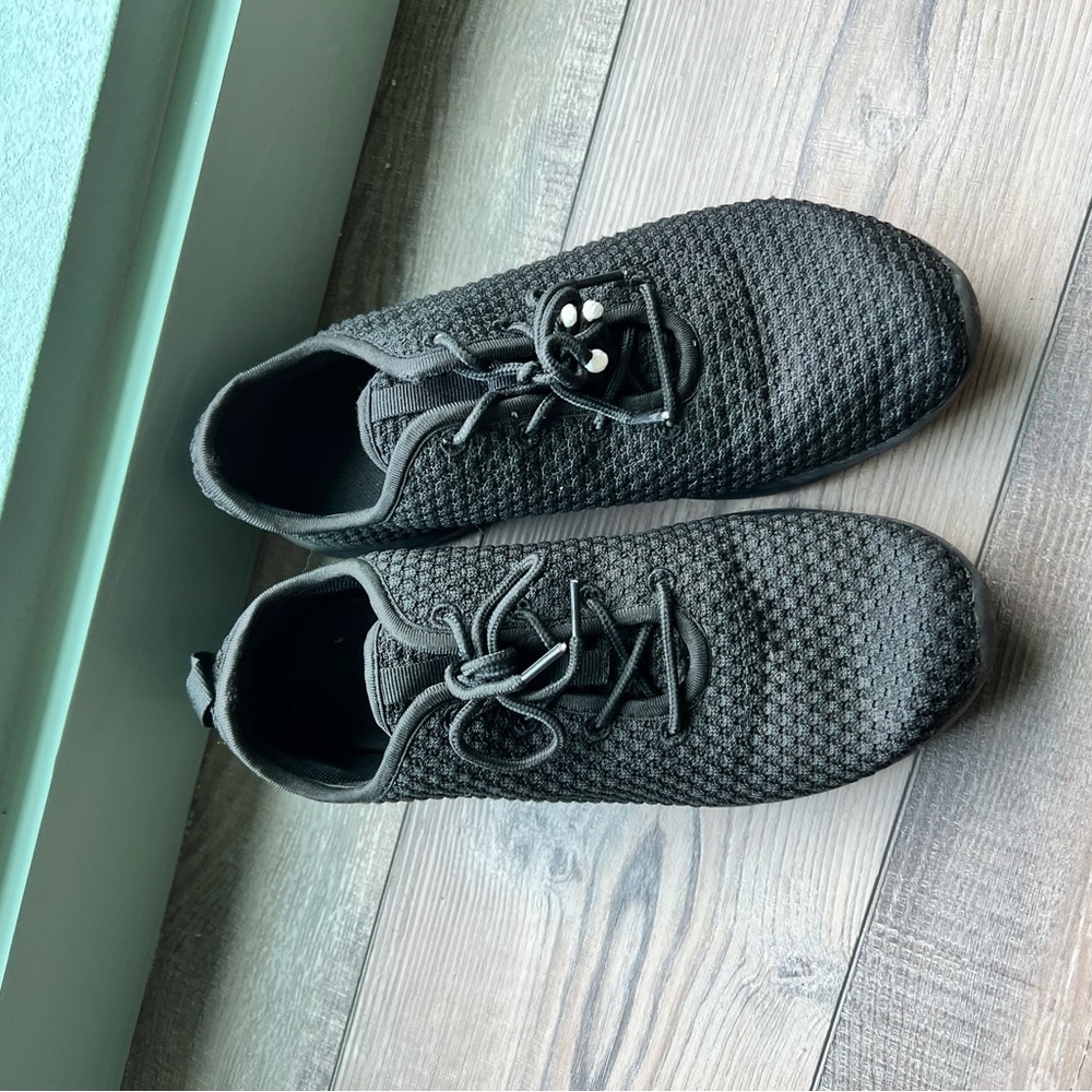 Black Tennis Shoes